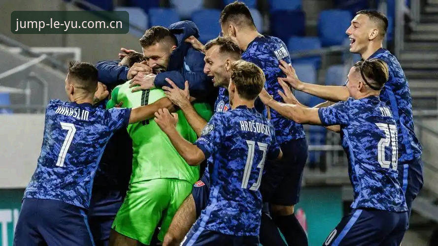 欧联杯决赛尘埃落定，维拉3-0弗赖堡捧杯，埃梅里成就历史第一人——乐鱼体育平台全程直击最新动态